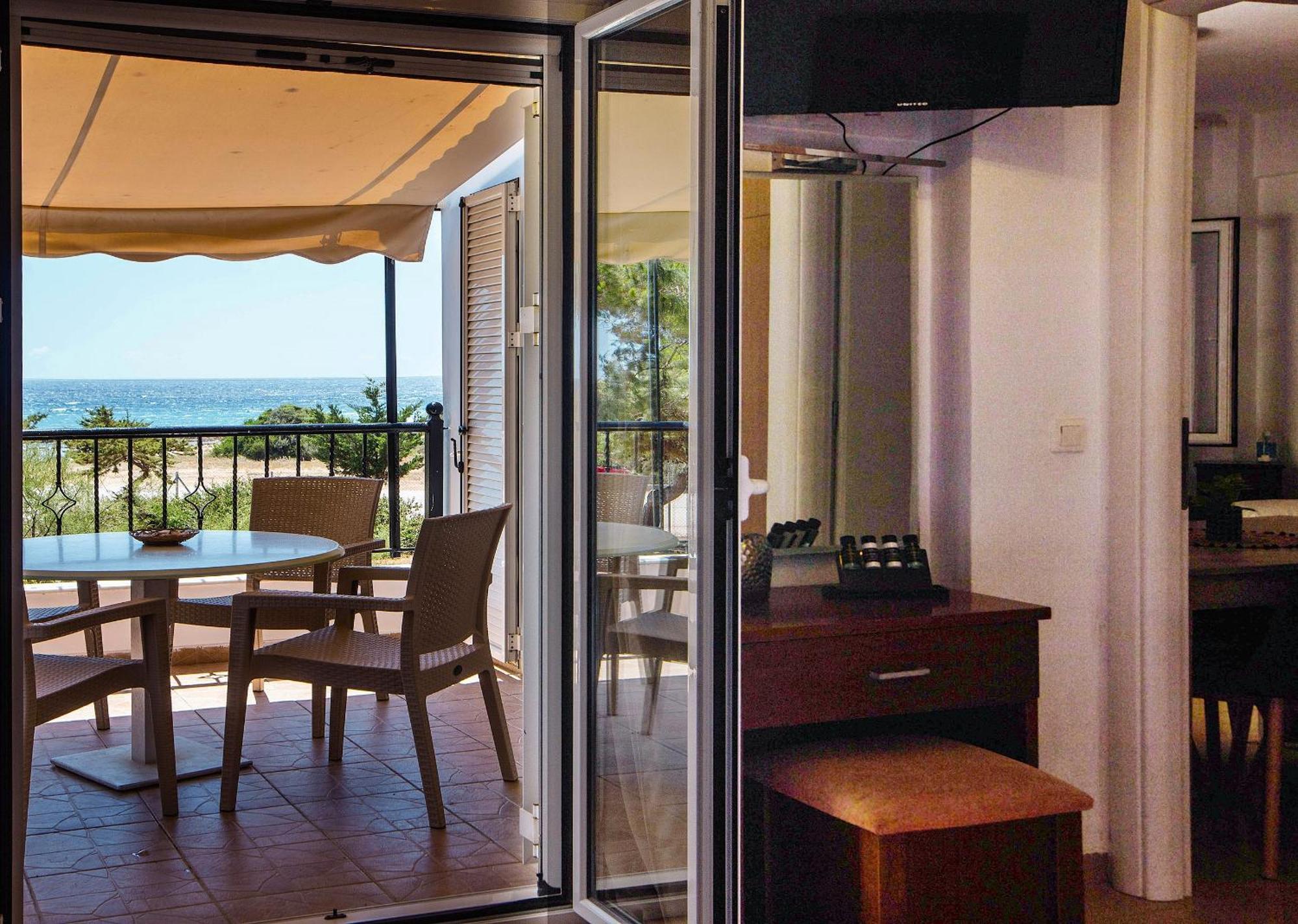 Romanos Aparthotel 3*