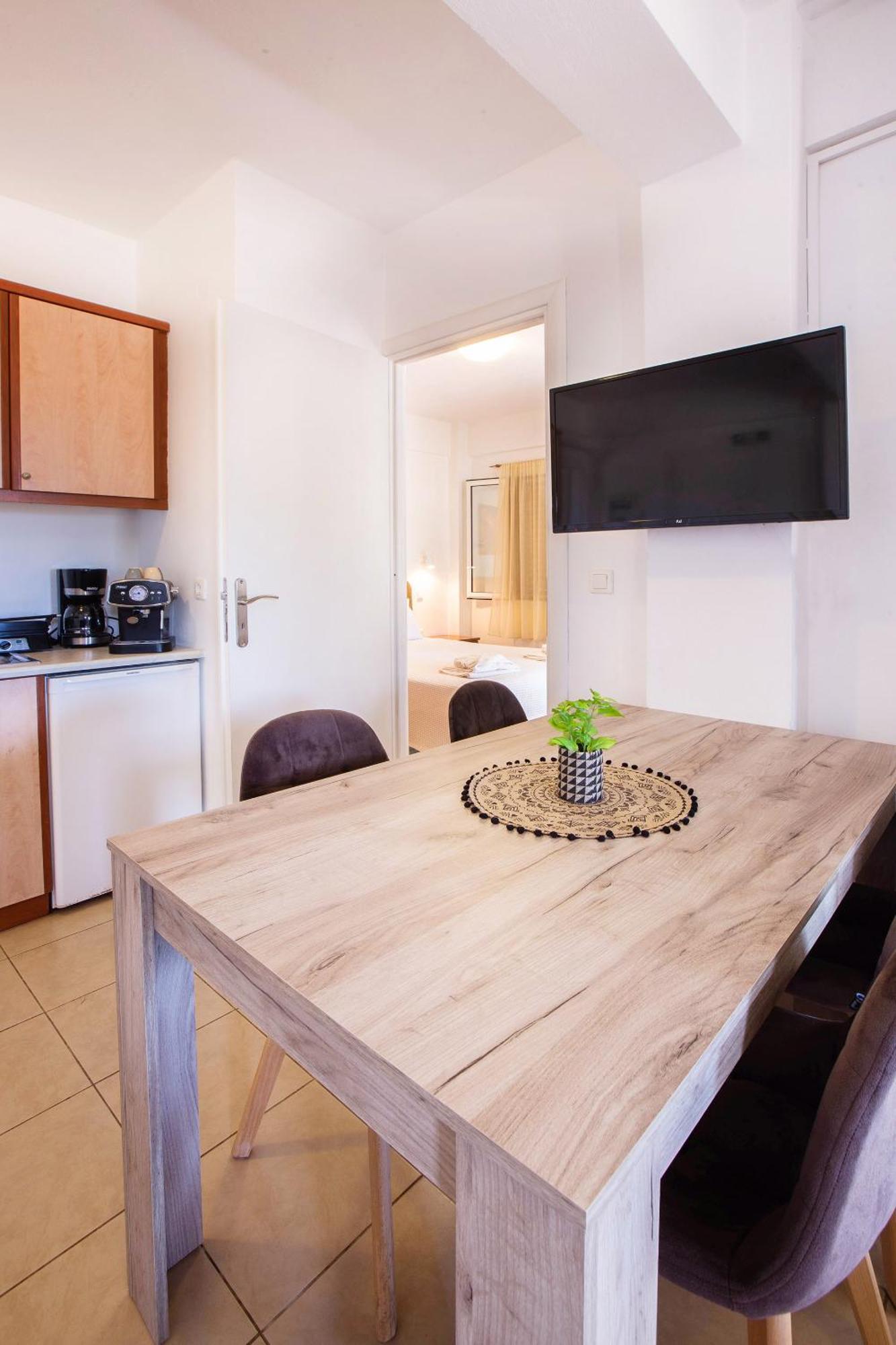 Romanos Aparthotel 3*
