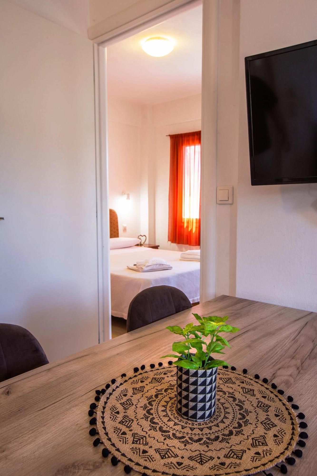 Aparthotel Romanos