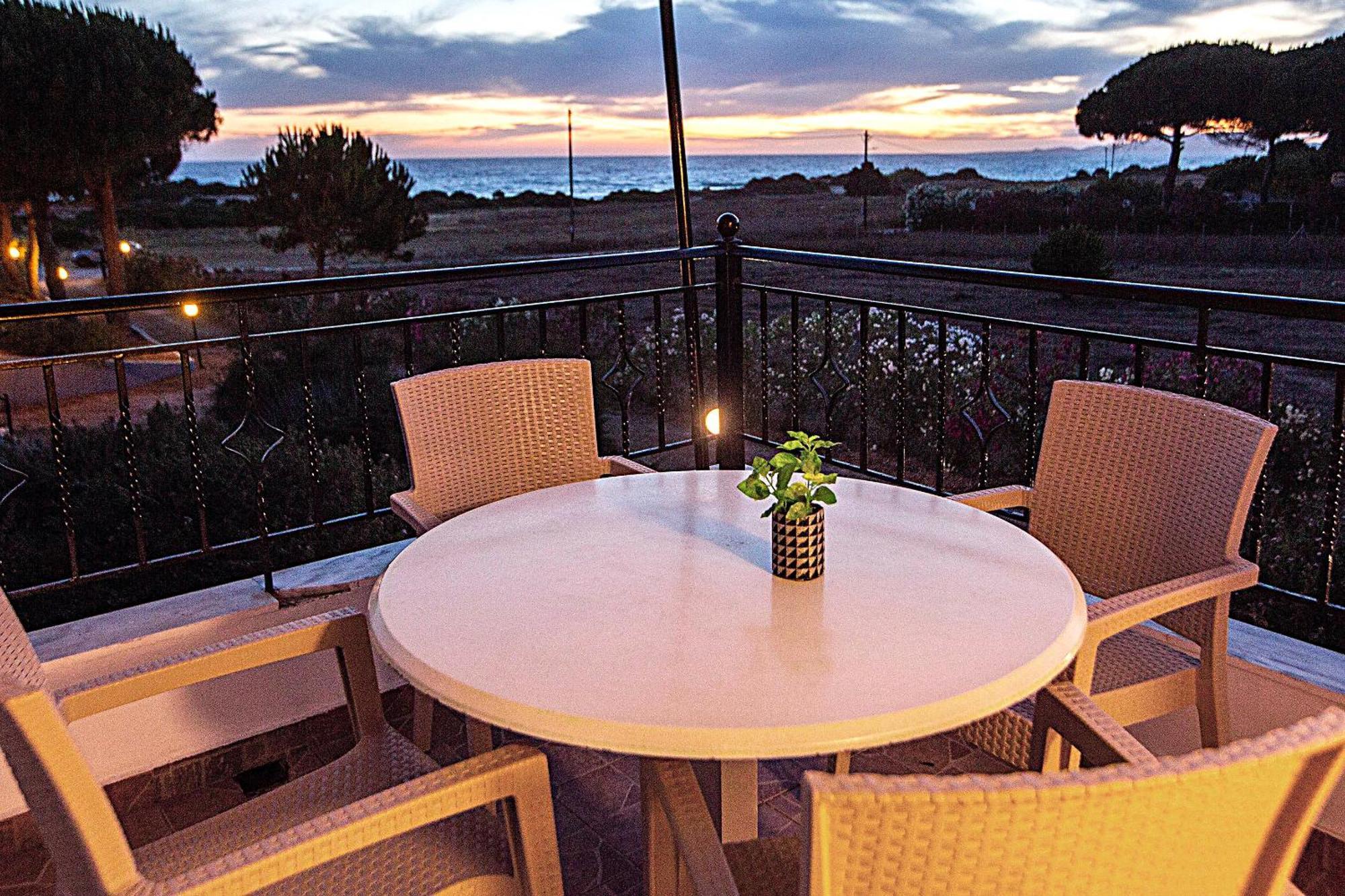 Romanos Aparthotel 3*