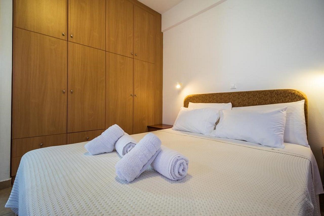 Romanos Aparthotel